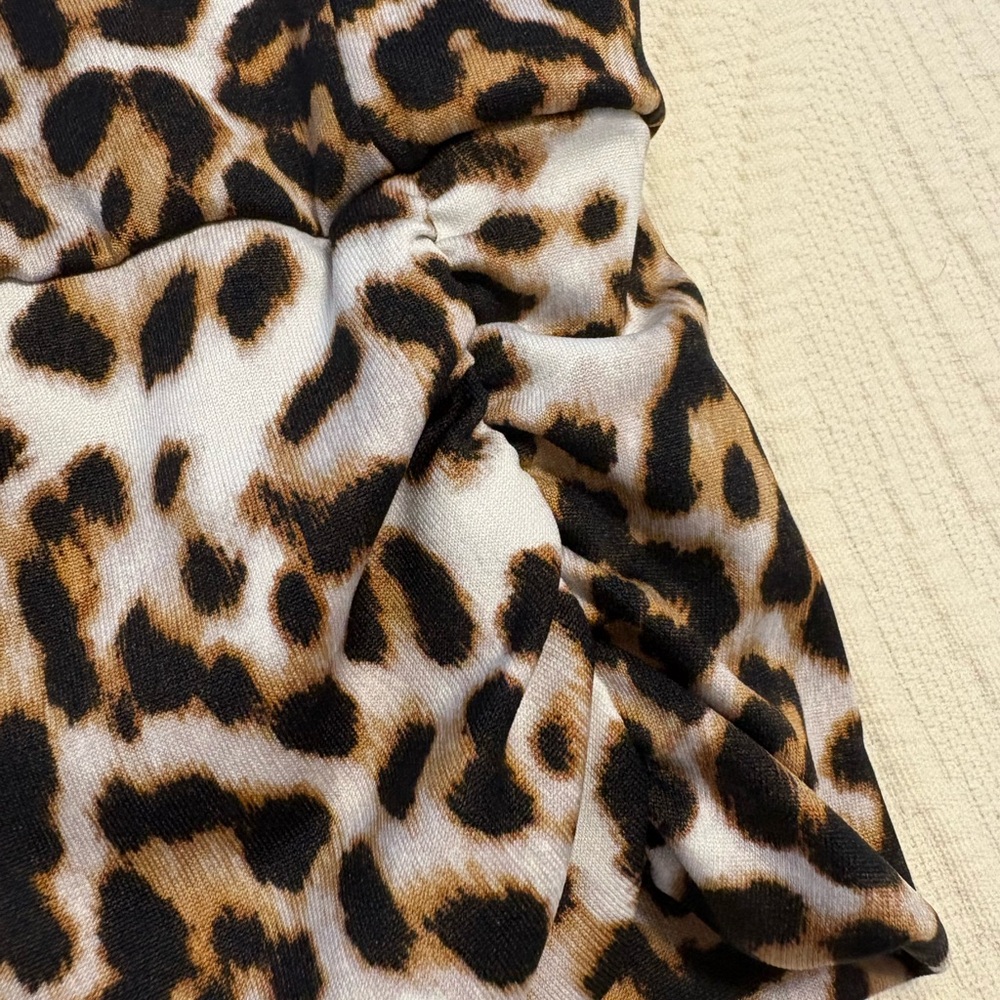 AB Studio Short Flutter Sleeve Leopard Print Top - Picture 4 of 7